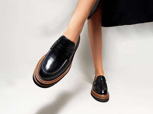 Μαύρα δερμάτινα γυναικεία loafers