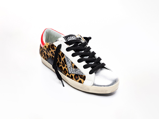 sneakers γυναικεία για συνδυασμό με κοστούμι
