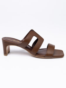 Strapped δερμάτινα mules