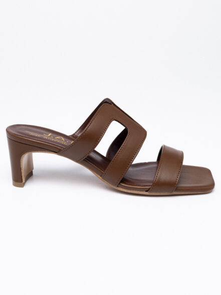 Strapped δερμάτινα mules