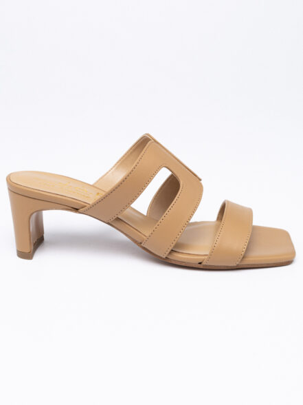 Strapped δερμάτινα mules