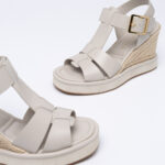 T-bar Leather wedges